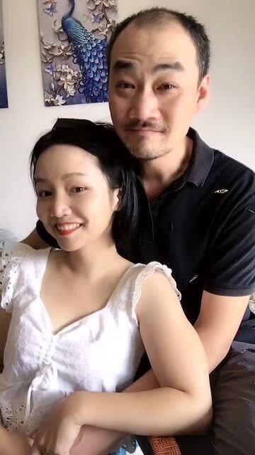 老公大老婆20岁,揭秘大老婆与老公的非凡爱情故事
